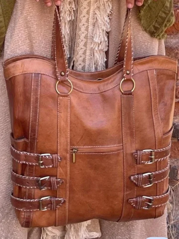 Bolso de piel con hebillas